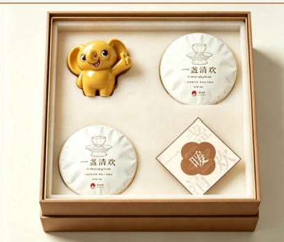 「一盏清欢」礼盒内装（金色小象暖暖摆件 + 两枚茶饼）